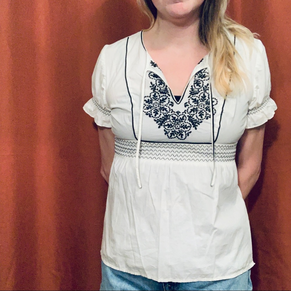 Anne Taylor Loft Black & White Floral Embroidered Smock Top Side Zip & Tie Neck